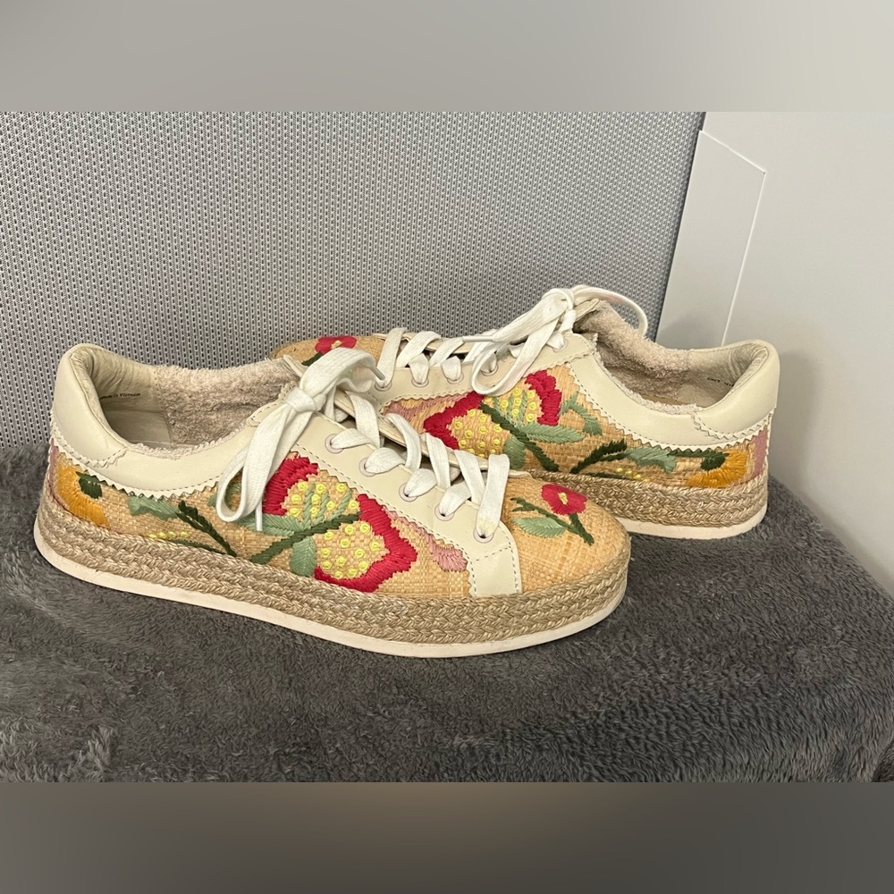 Dolce Vita Azalia Floral Embroidered Espadrille Lace-Up Sneakers. Multicolored 9 - Picture 3 of 16